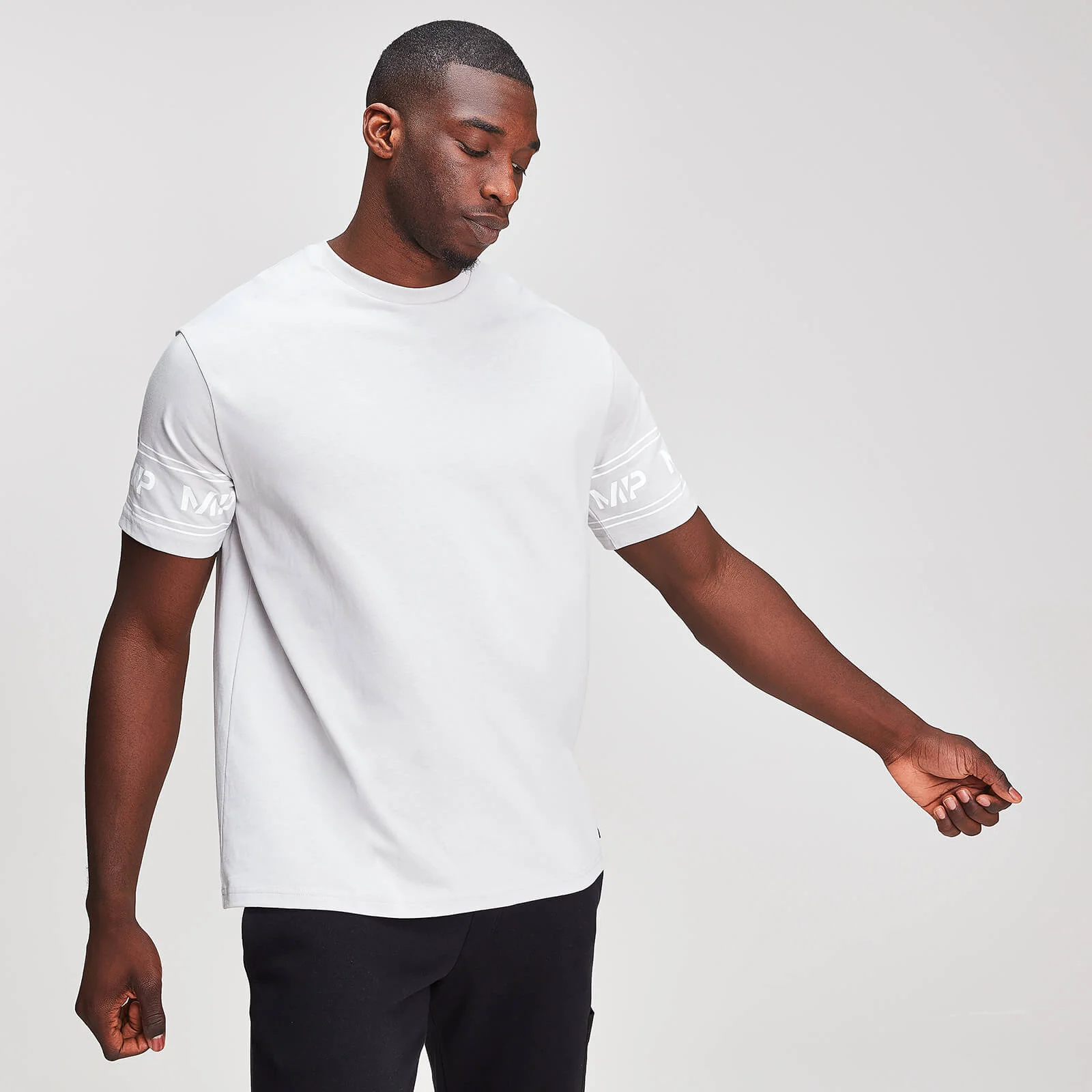 T-shirt à manches longues avec logo graphique Myprotein - Argent - XS Image 1
